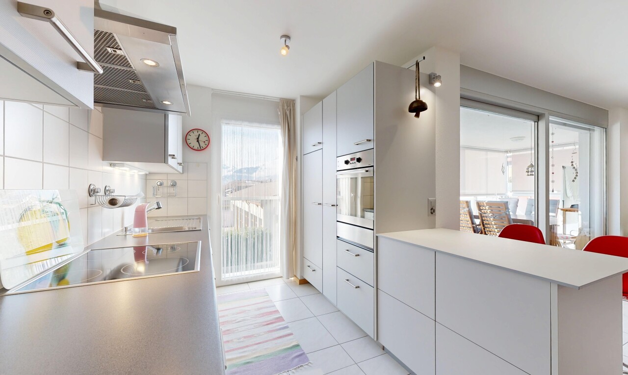 küche mit dunstabzugshaube, inside property, küchentheke, arbeitsplatten, und herd