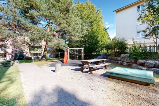 terrasse avec clôture, from community, et day time