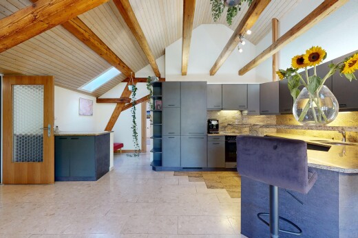 cuisine avec plafond voûté, vaulted ceiling, light floor, cloison sèche, et drywall