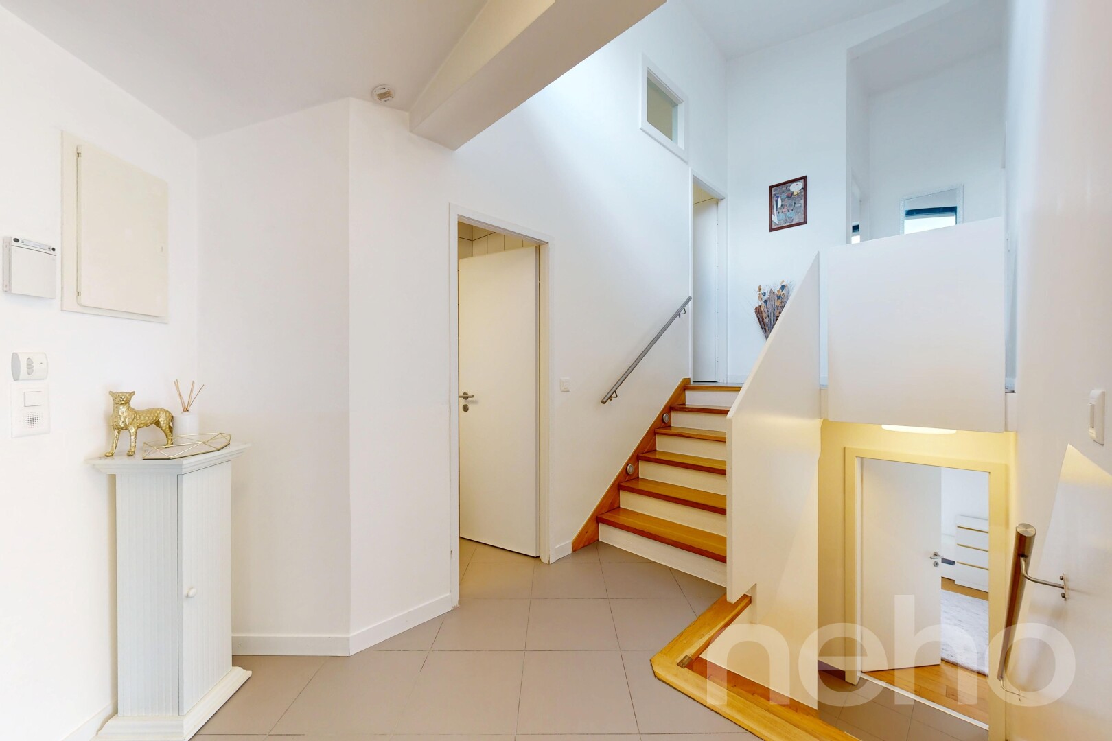 treppe mit gipskartonwand, drywall, lüftungsgitter, inside property, und treppen