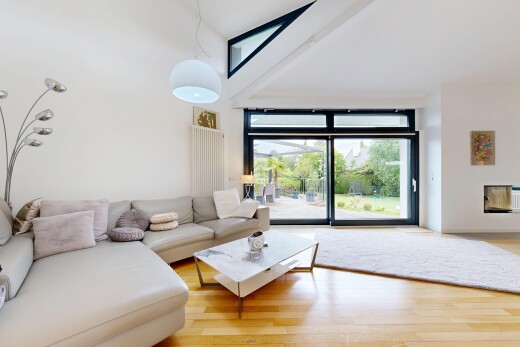 wohnzimmer mit hohe decke, high ceiling, inside property, gipskartonwand, und drywall