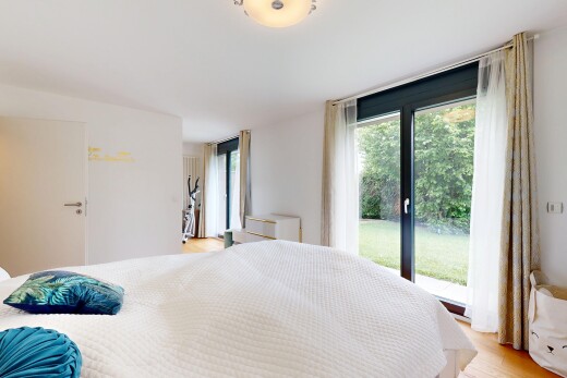 chambre avec lumière naturelle, natural light, inside property, accès à l'extérieur, et cloison sèche