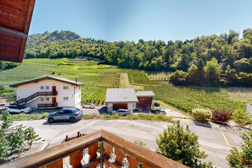 façade avec view focus, from property, balcon, orchard / agricultural view, et vue sur le verger/agriculture