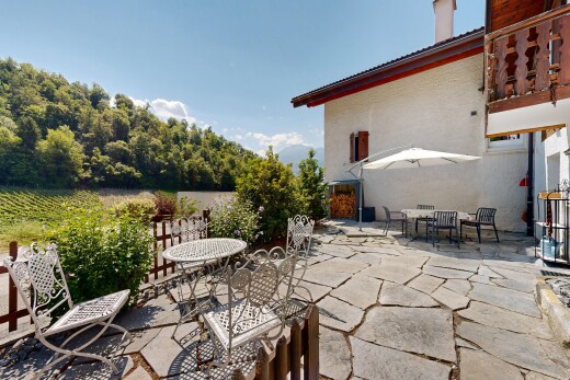 terrasse avec terrasse, coin repas extérieur, from property, et day time