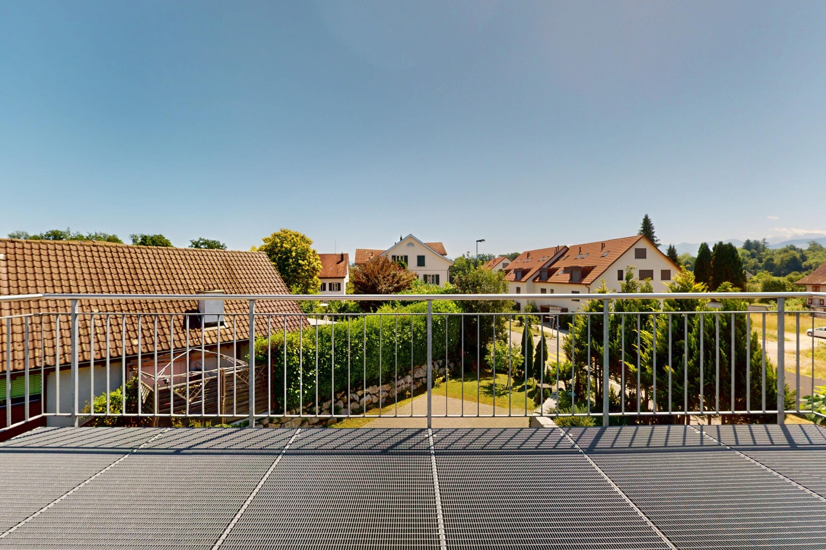 balcon avec day time, vue résidentielle, et residential view