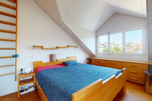 zimmer / schlafzimmer mit inside property, vaulted ceiling, dachschräge, natural light, und natürliches licht