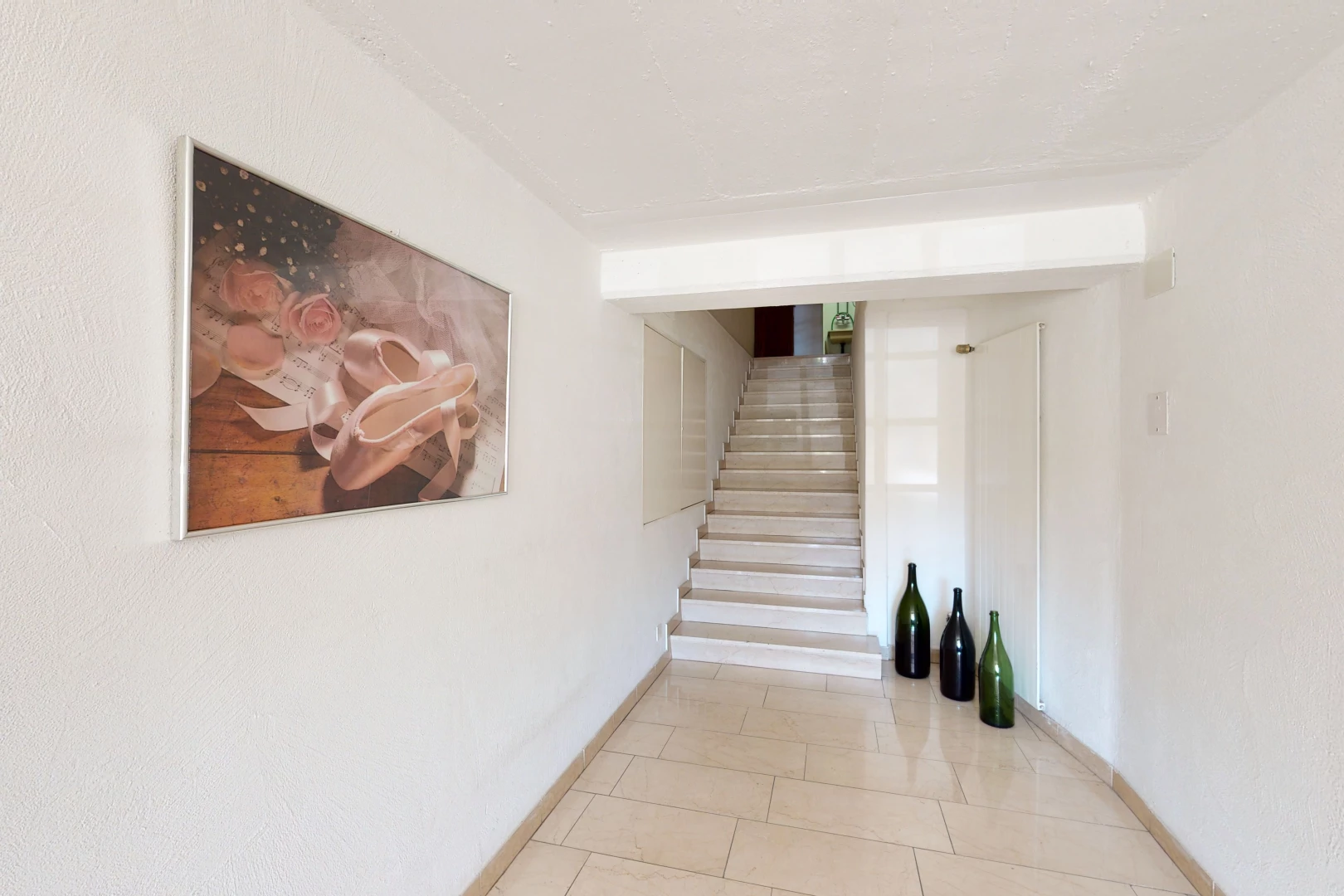 couloir avec carrelage