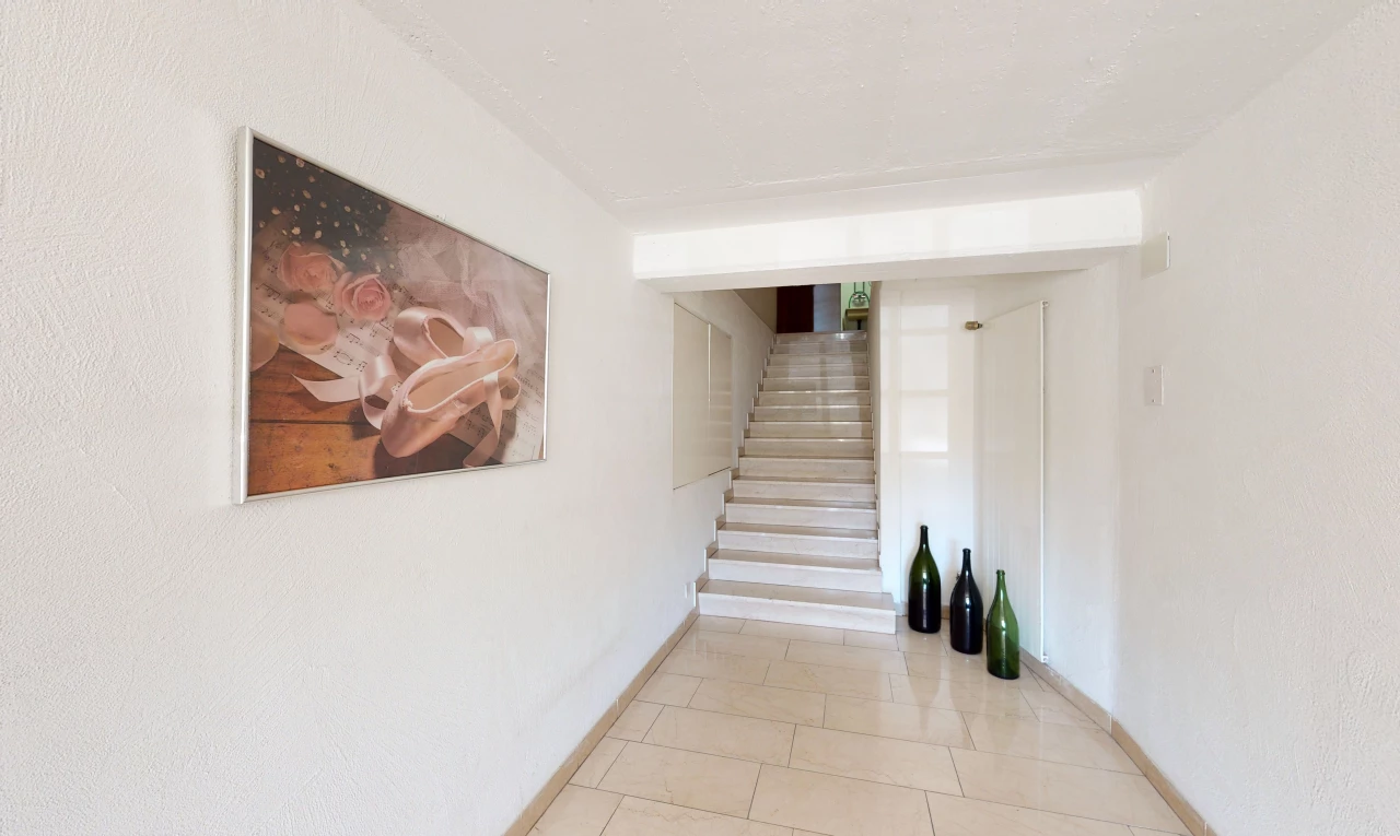 couloir avec carrelage