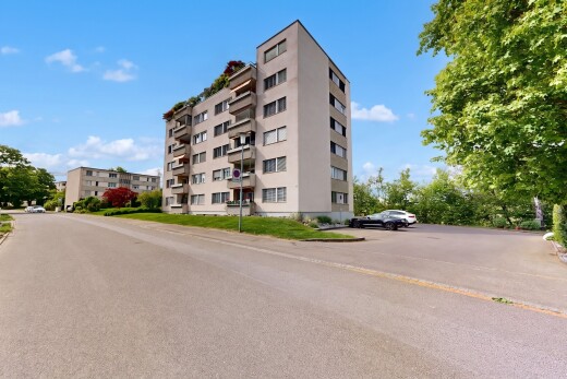 außenansicht mit blick auf wohnanlage, apartment complex view, day time, und from community