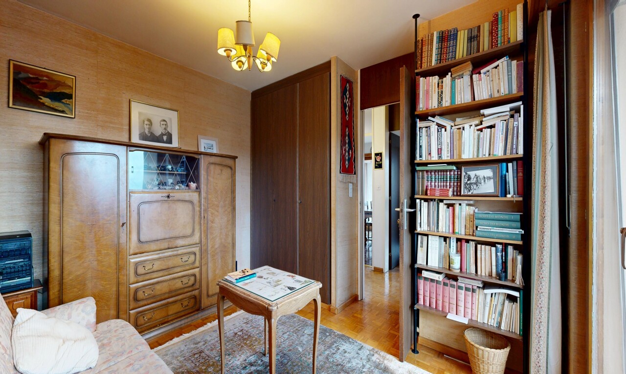 living room with light wood-style flooring and a chandelier
