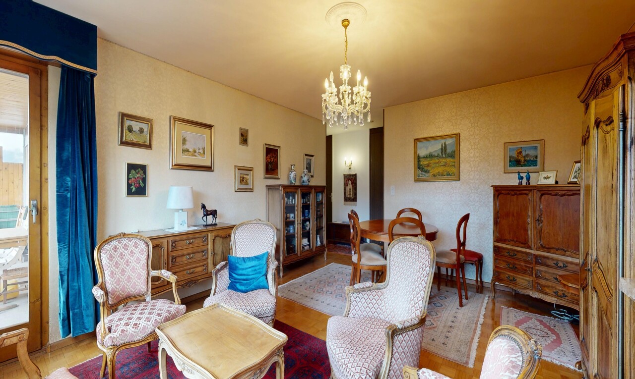 living / dining room with hanging lights