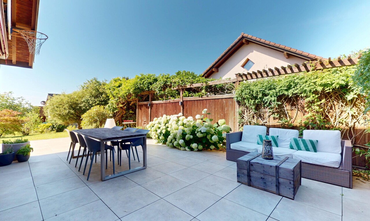 terrasse avec espace de vie extérieur, from property, terrasse, coin repas extérieur, et clôture