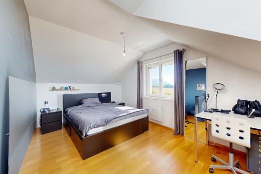 chambre avec pièce supplémentaire, inside property, wood finish floor, sol en finition bois, et natural light