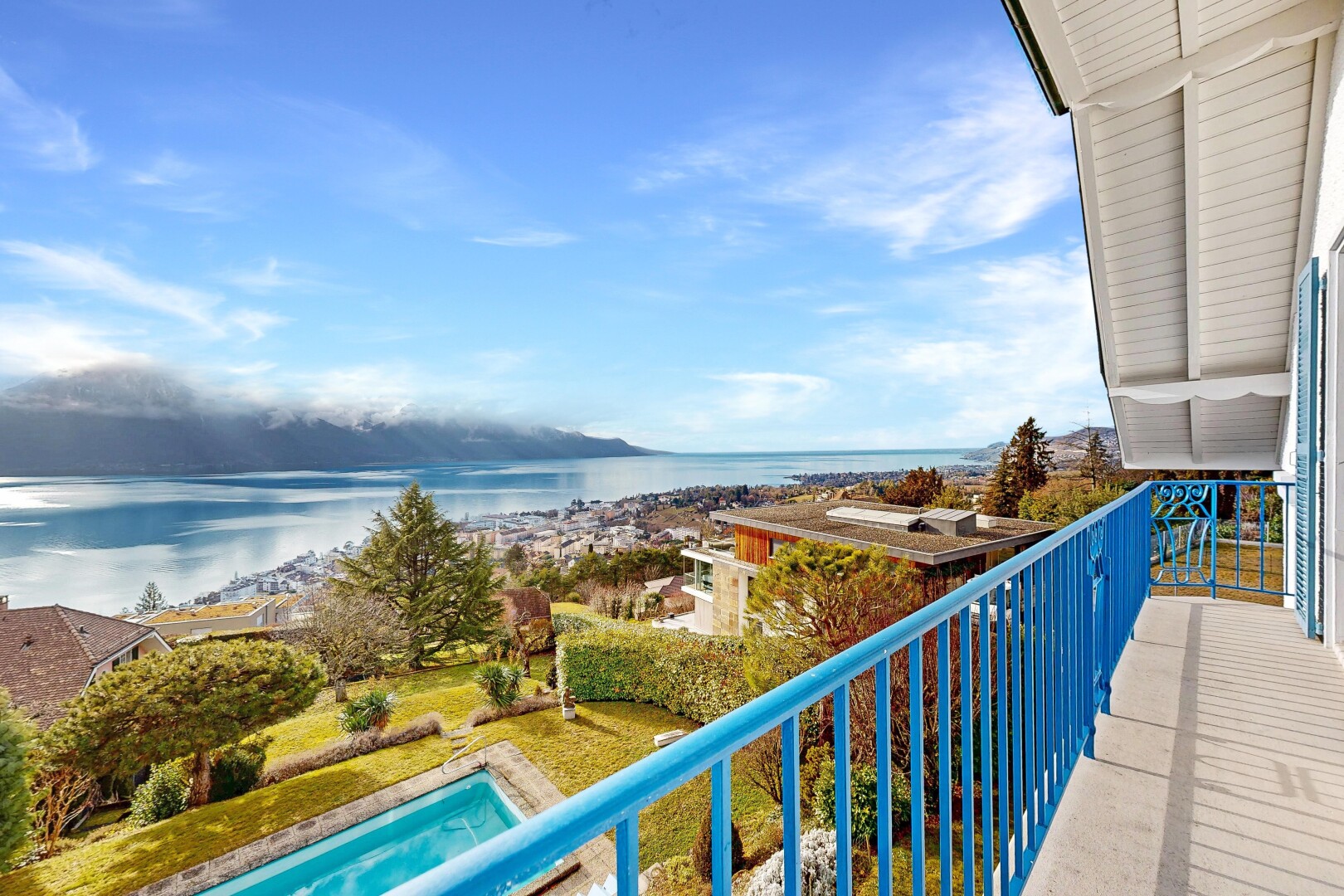 balcon avec from property, balcon, et day time