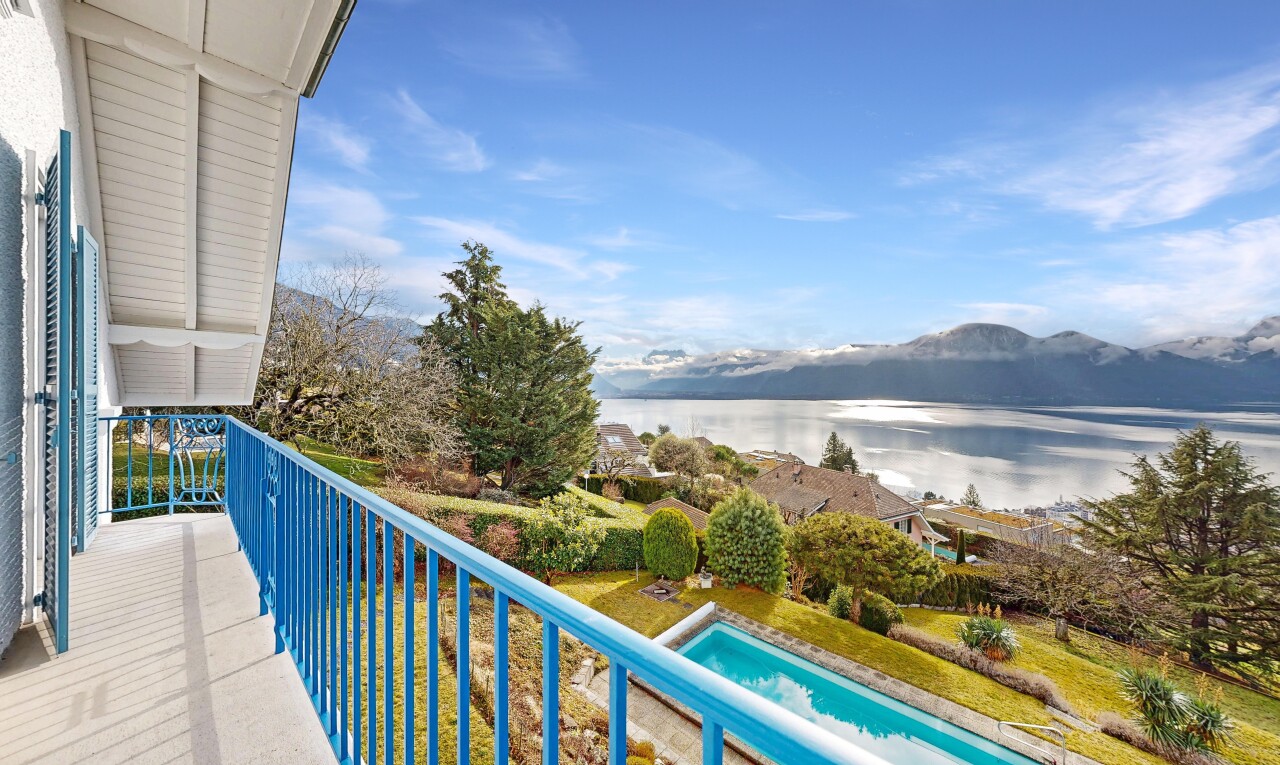 balcon avec balcon, from property, day time, pool view, et vue sur la piscine
