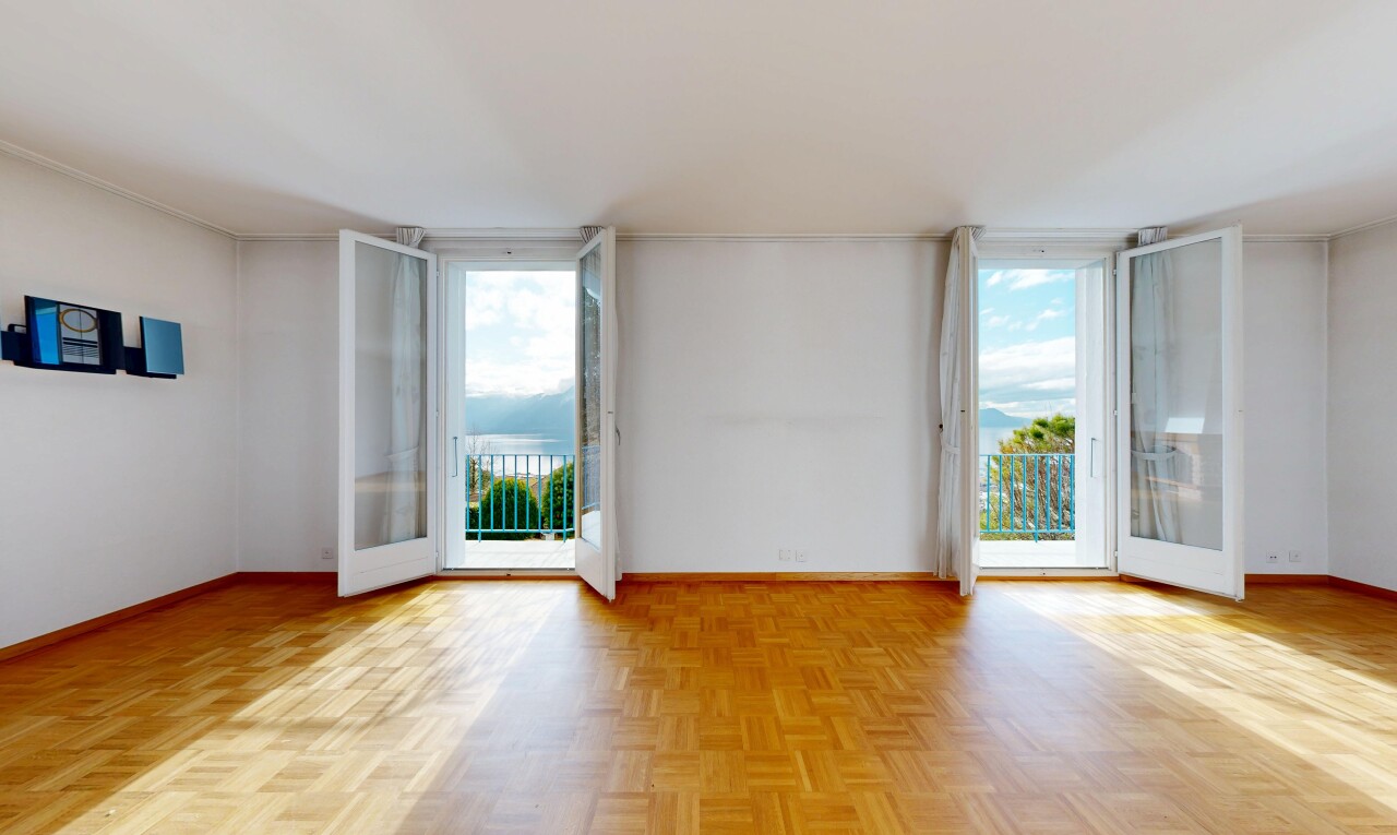 pièce vide avec drywall, cloison sèche, baseboards wall, plinthes murales, et day time