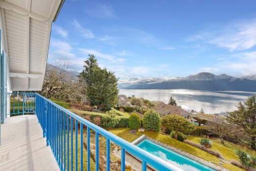 balcon avec balcon, from property, day time, pool view, et vue sur la piscine