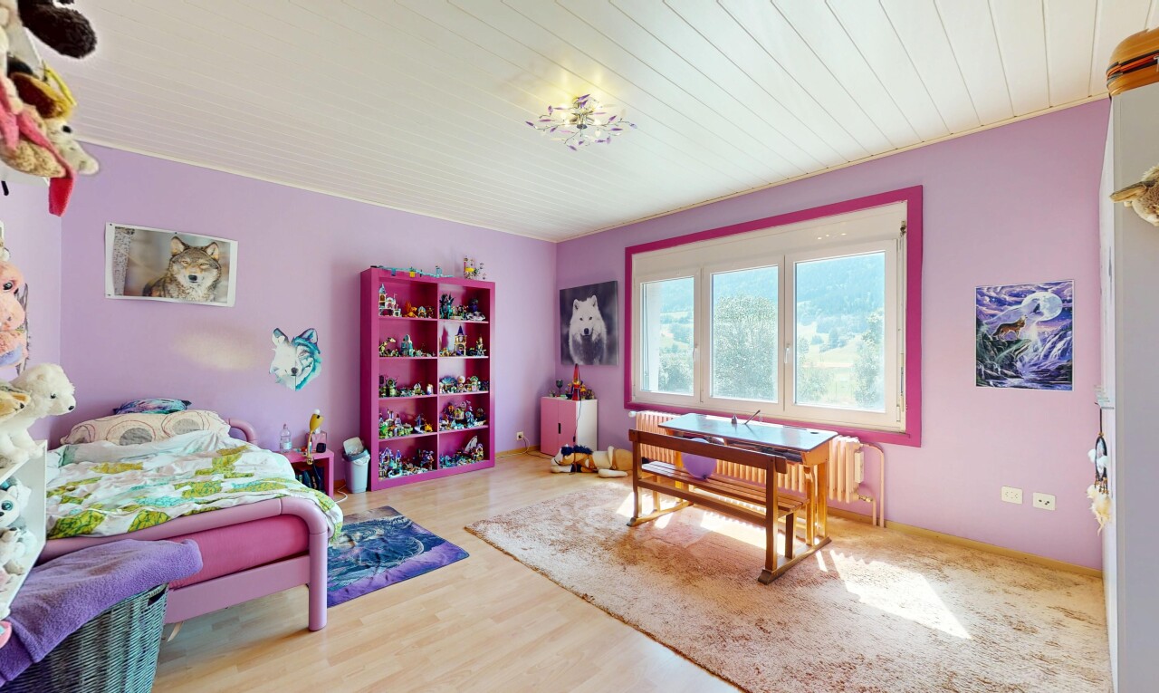chambre avec natural light, lumière naturelle, inside property, drywall, et cloison sèche
