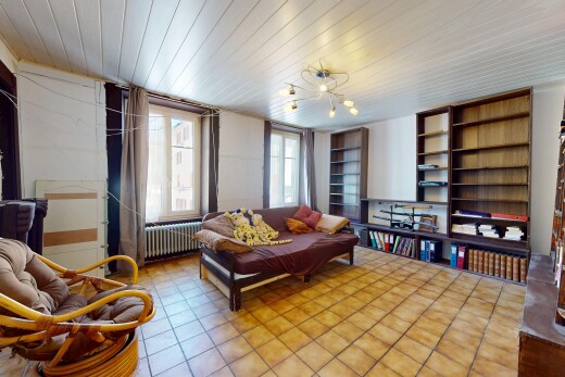 salon avec radiateur, inside property, lumière naturelle, natural light, et sol en carrelage