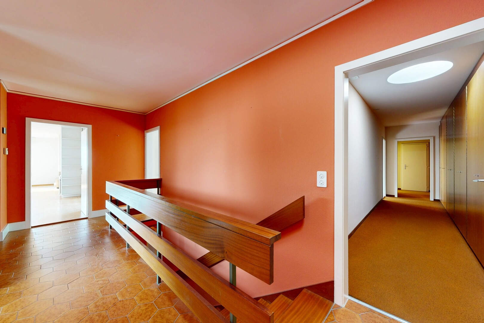 halle / korridor mit gipskartonwand, drywall, und inside property