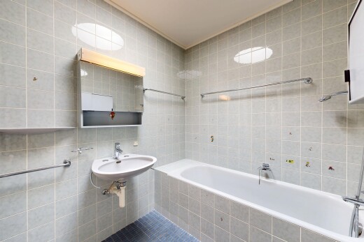 bad mit fliesenwand, tile wall, spiegel, bad, und komplettes badezimmer