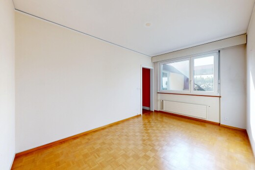 leerer raum mit kühler, holzfußboden, wood finish floor, parquet floor, und gipskartonwand