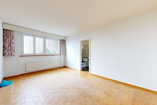 leerer raum mit kühler, wood finish floor, holzfußboden, drywall, und gipskartonwand