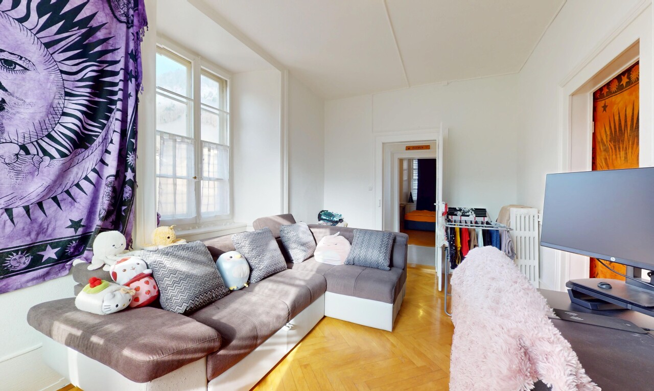salon avec lumière naturelle et cloison sèche