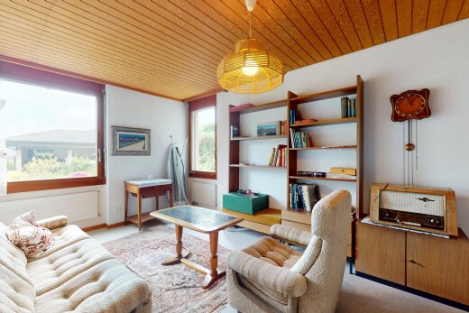 wohnzimmer mit wood ceiling, holzdecke, natural light, natürliches licht, und inside property