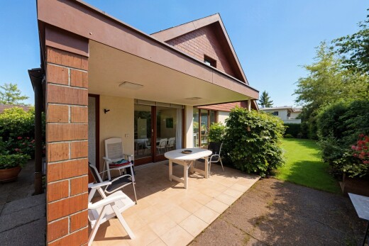 terrasse mit terrasse, day time, und property visible