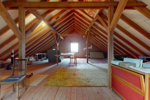 zimmer / schlafzimmer mit inside property, natural light, natürliches licht, vaulted ceiling, und dachschräge