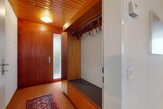 halle / korridor mit inside property, natural light, natürliches licht, drywall, und gipskartonwand