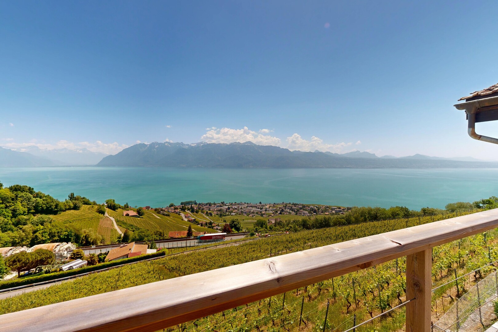 vue sur la mer avec from property, day time, water view, et vue sur l'eau