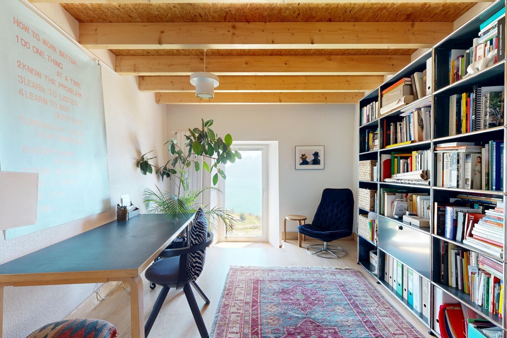 bureau avec inside property, natural light, lumière naturelle, light floor, et drywall