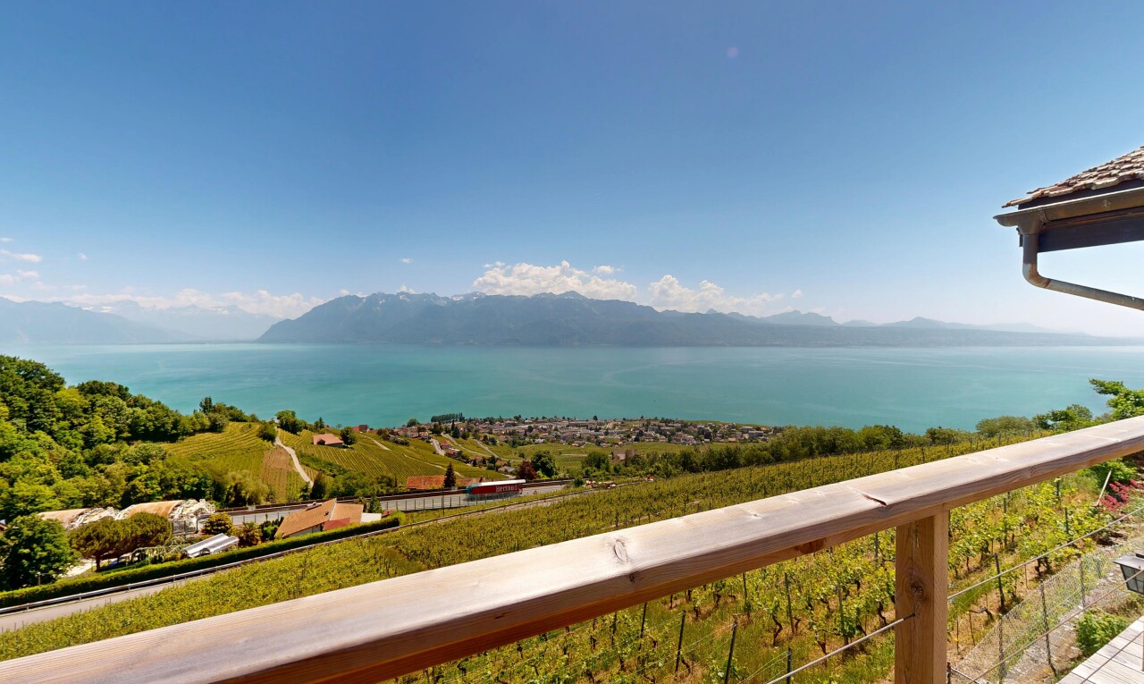 vue sur la mer avec from property, day time, water view, et vue sur l'eau