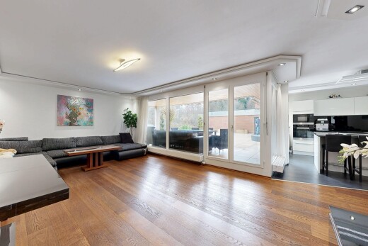 wohnzimmer mit holzfußboden, wood finish floor, inside community, gipskartonwand, und drywall