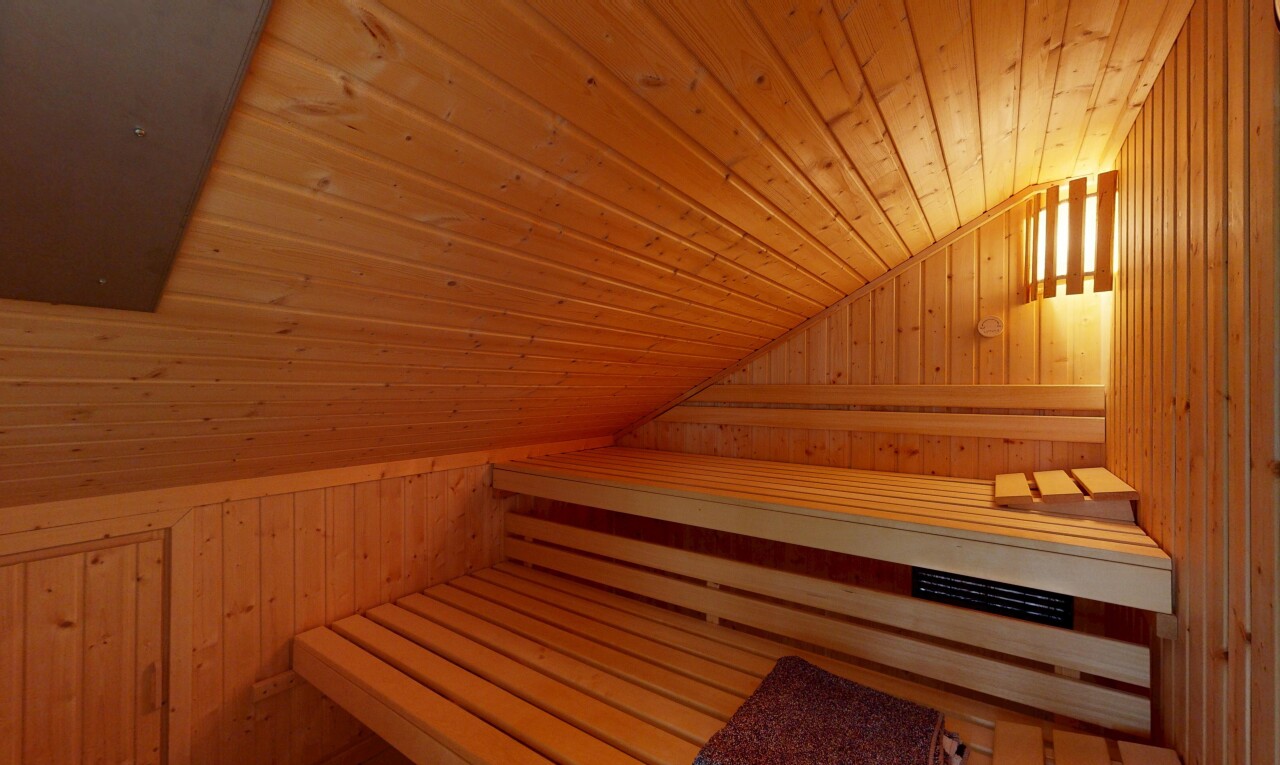 détails avec wood ceiling, plafond en bois, wood wall, mur en bois, et interior