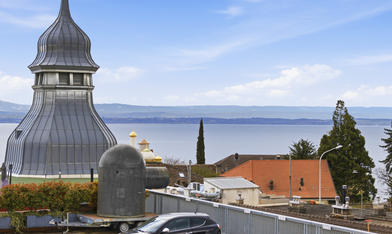 extérieur du bâtiment avec day time, vue sur l'eau, et water view