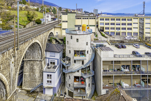 extérieur du bâtiment avec day time, vue sur la montagne, et mountain view