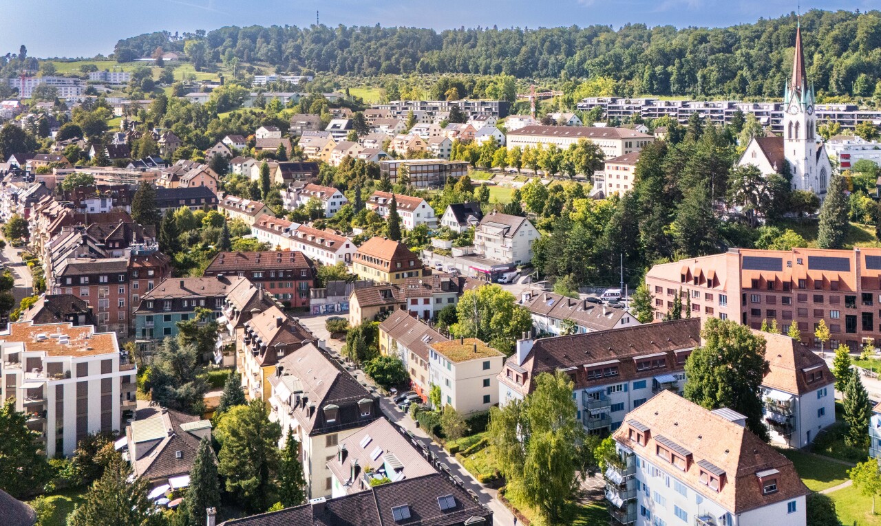 extérieur du bâtiment avec day time et aerial view