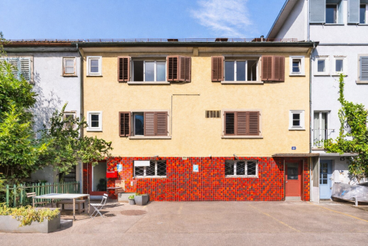 extérieur du bâtiment avec vue sur le complexe d'appartements, apartment complex view, day time, et from community