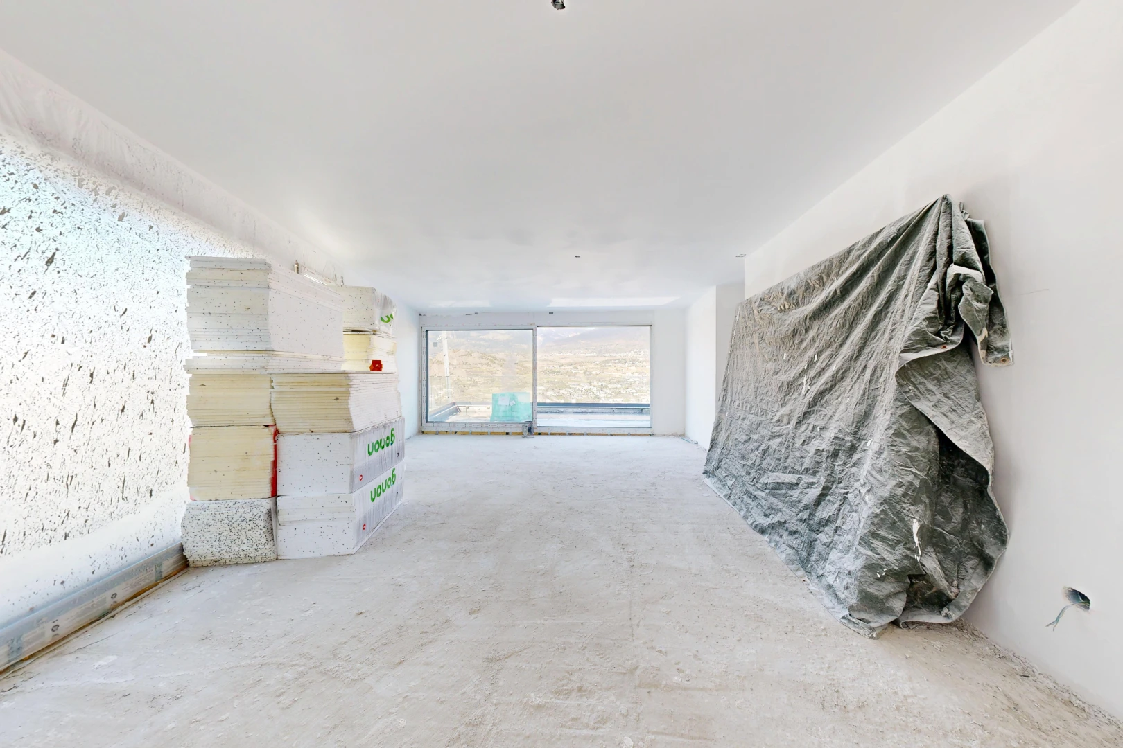 pièce vide avec inside property, concrete floor, et sol en béton