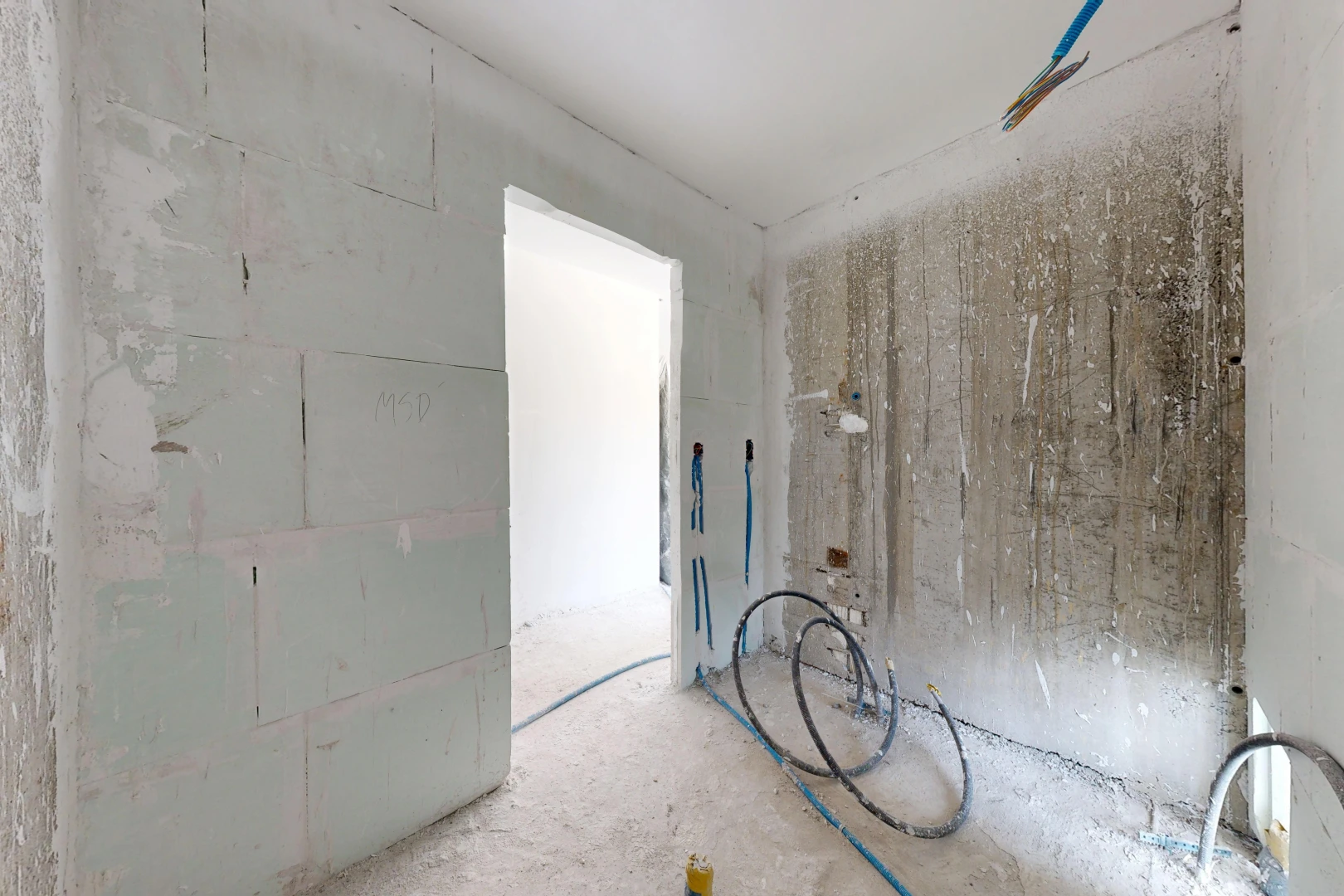 pièce vide avec inside property et unfinished floor