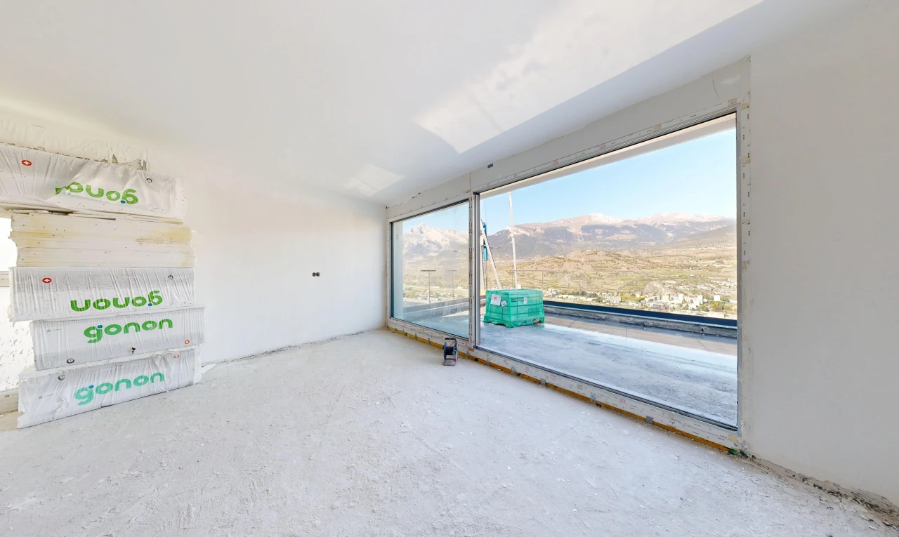 pièce vide avec vue sur la montagne, mountain view, day time, drywall, et cloison sèche