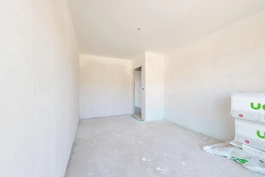 pièce vide avec inside property, concrete floor, sol en béton, et unfinished concrete floor