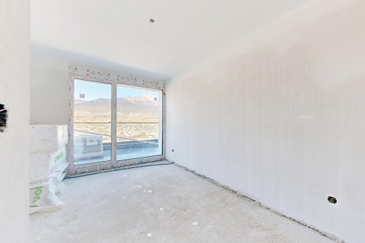 pièce vide avec day time, inside property, accès à l'extérieur, unfinished concrete floor, et concrete floor