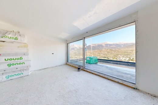 pièce vide avec vue sur la montagne, mountain view, day time, drywall, et cloison sèche