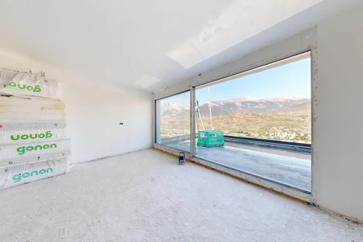 pièce vide avec vue sur la montagne, mountain view, day time, drywall, et cloison sèche