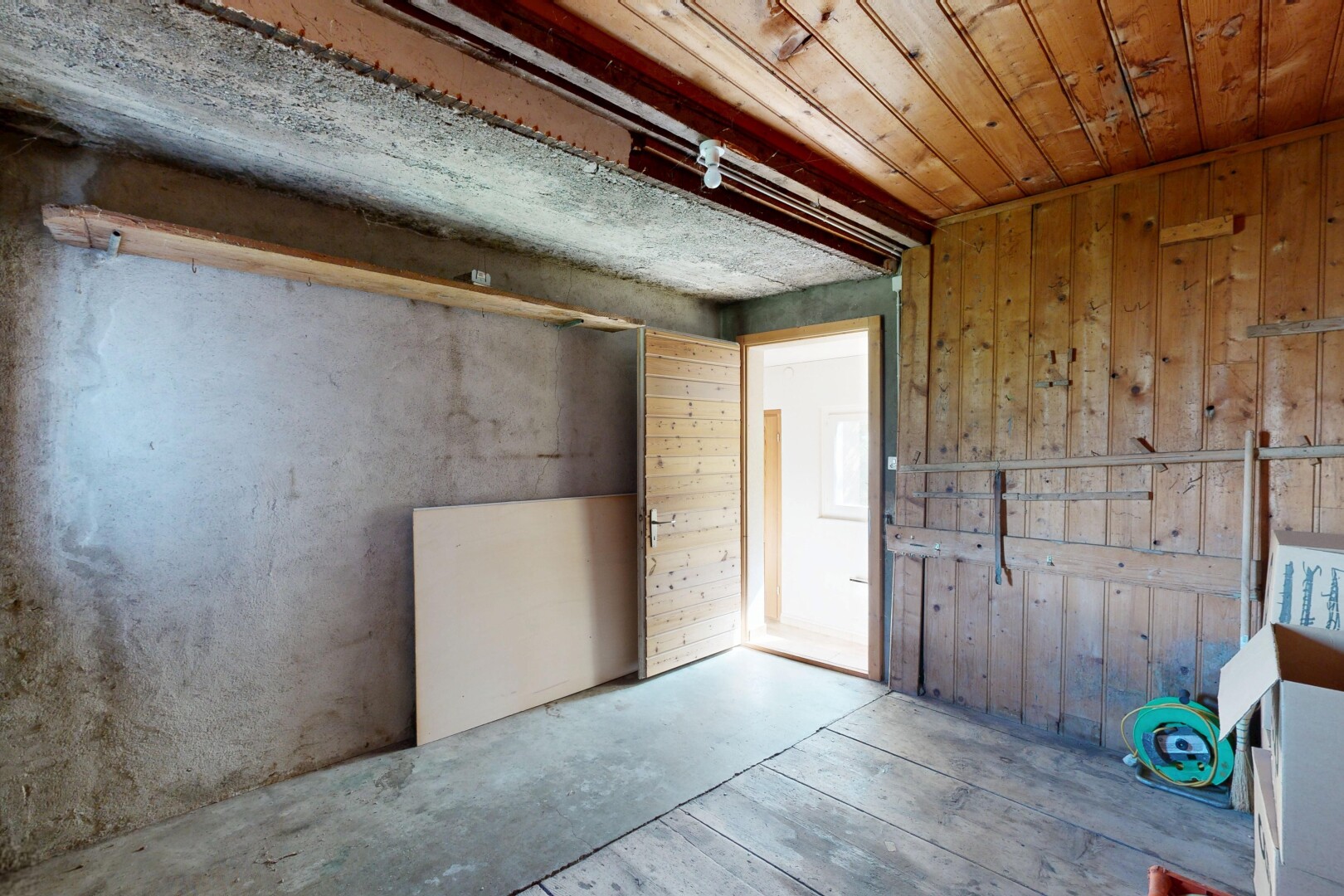 spare room featuring wooden ceiling