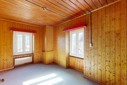 pièce vide avec plafond en bois, wood ceiling, lumière naturelle, natural light, et moquette